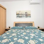 Old Town 2 New Apartman *