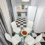 Old Town 2 New Apartman Bukarest