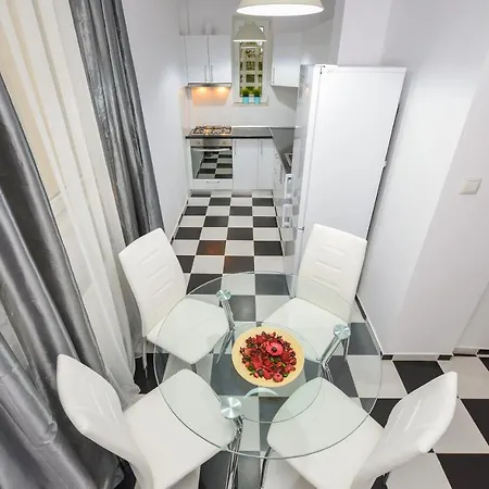 Old Town 2 New Апартаменты Бухарест