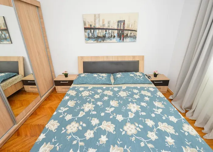 Old Town 2 New * Bukarest