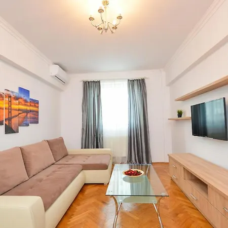 Old Town 2 New * Βουκουρέστι